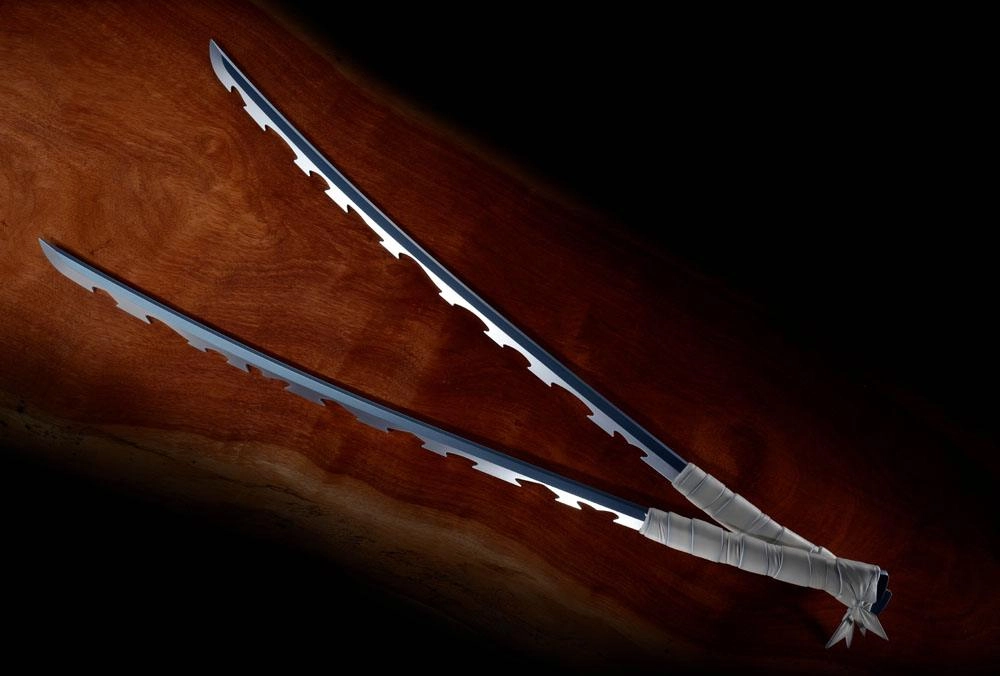 Demon Slayer : Kimetsu no Yaiba Répliques Proplica Plastique épées Nichirin (Inosuke Hashibira) 93 cm